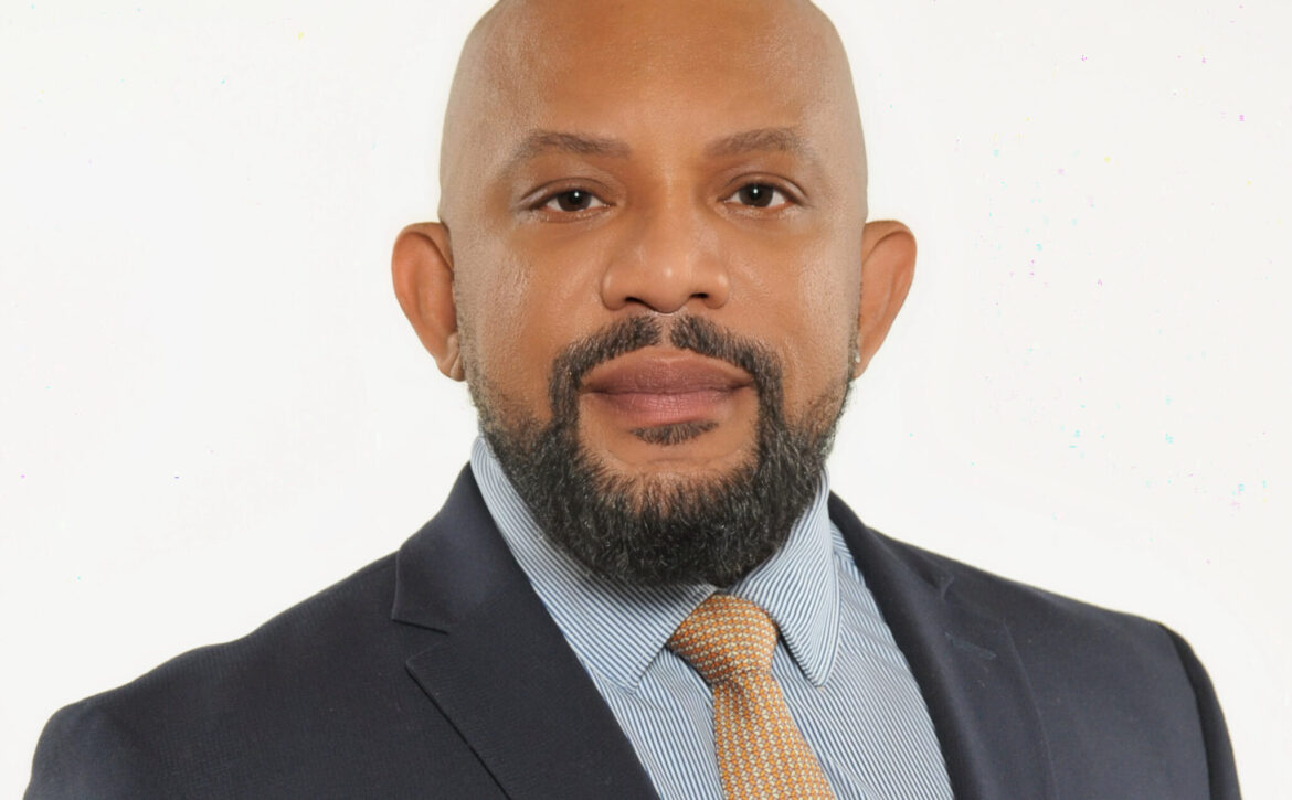 RG Headshot – Robert Gipson